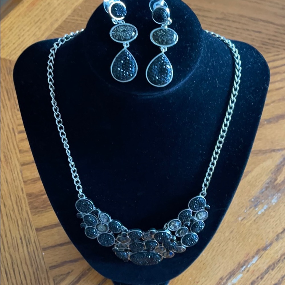Statement Necklace With Earrings - image 1